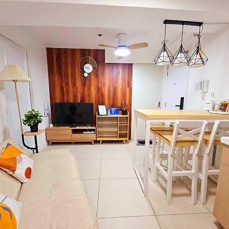 Acellyne'S Suites At The Residences At Commonwealth By Century Quezon City Zewnętrze zdjęcie