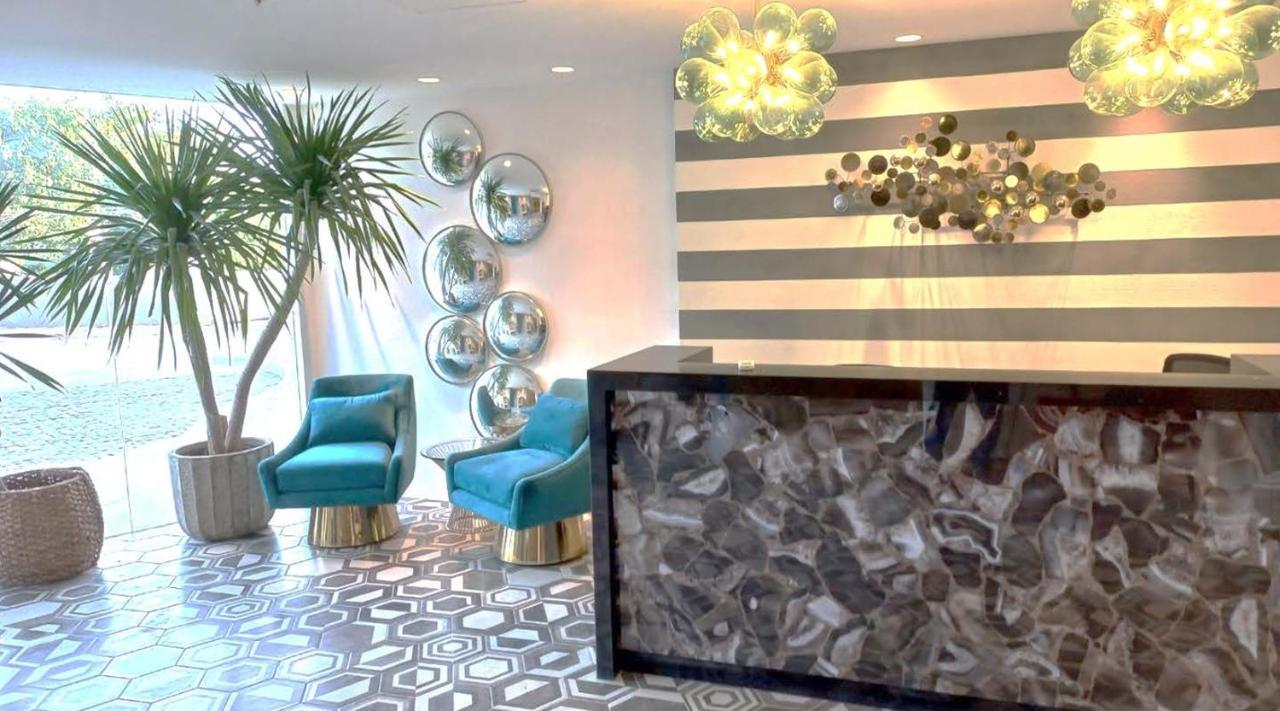 Acellyne'S Suites At The Residences At Commonwealth By Century Quezon City Zewnętrze zdjęcie