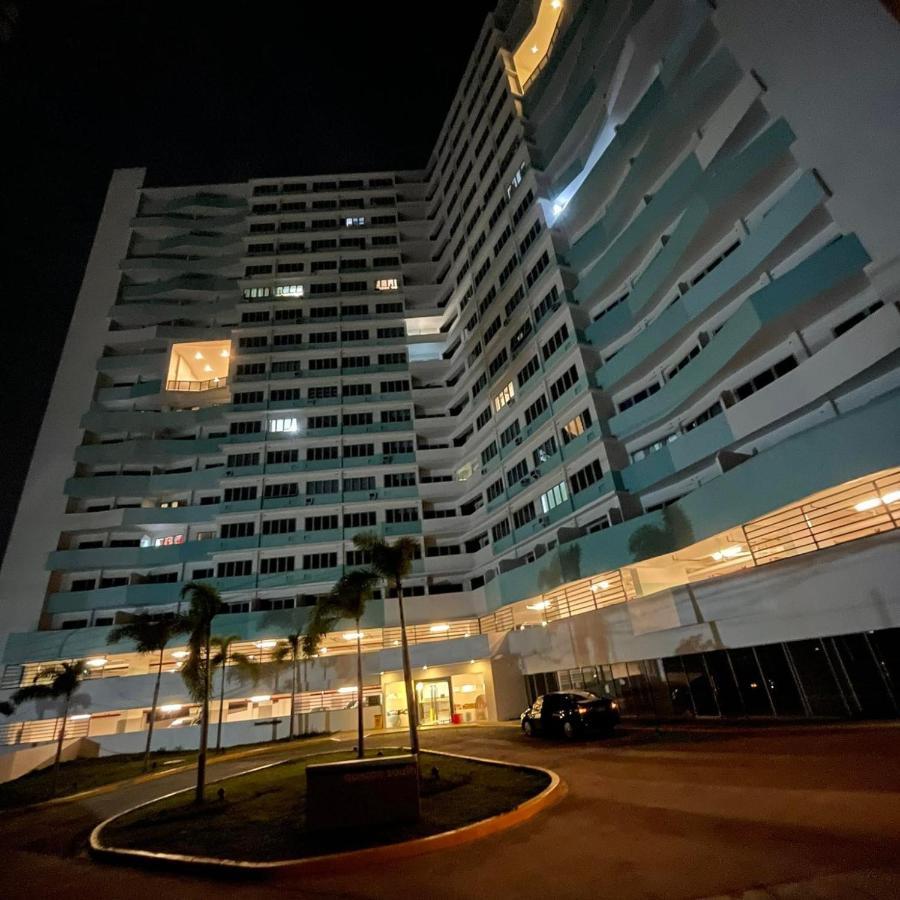 Acellyne'S Suites At The Residences At Commonwealth By Century Quezon City Zewnętrze zdjęcie