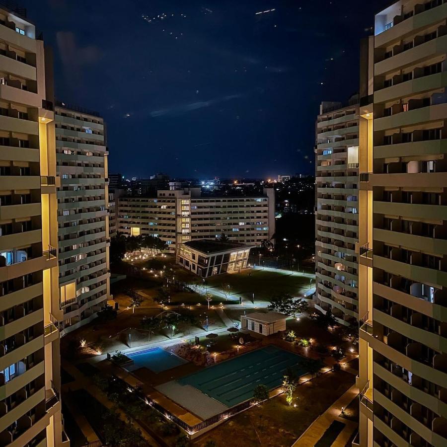 Acellyne'S Suites At The Residences At Commonwealth By Century Quezon City Zewnętrze zdjęcie