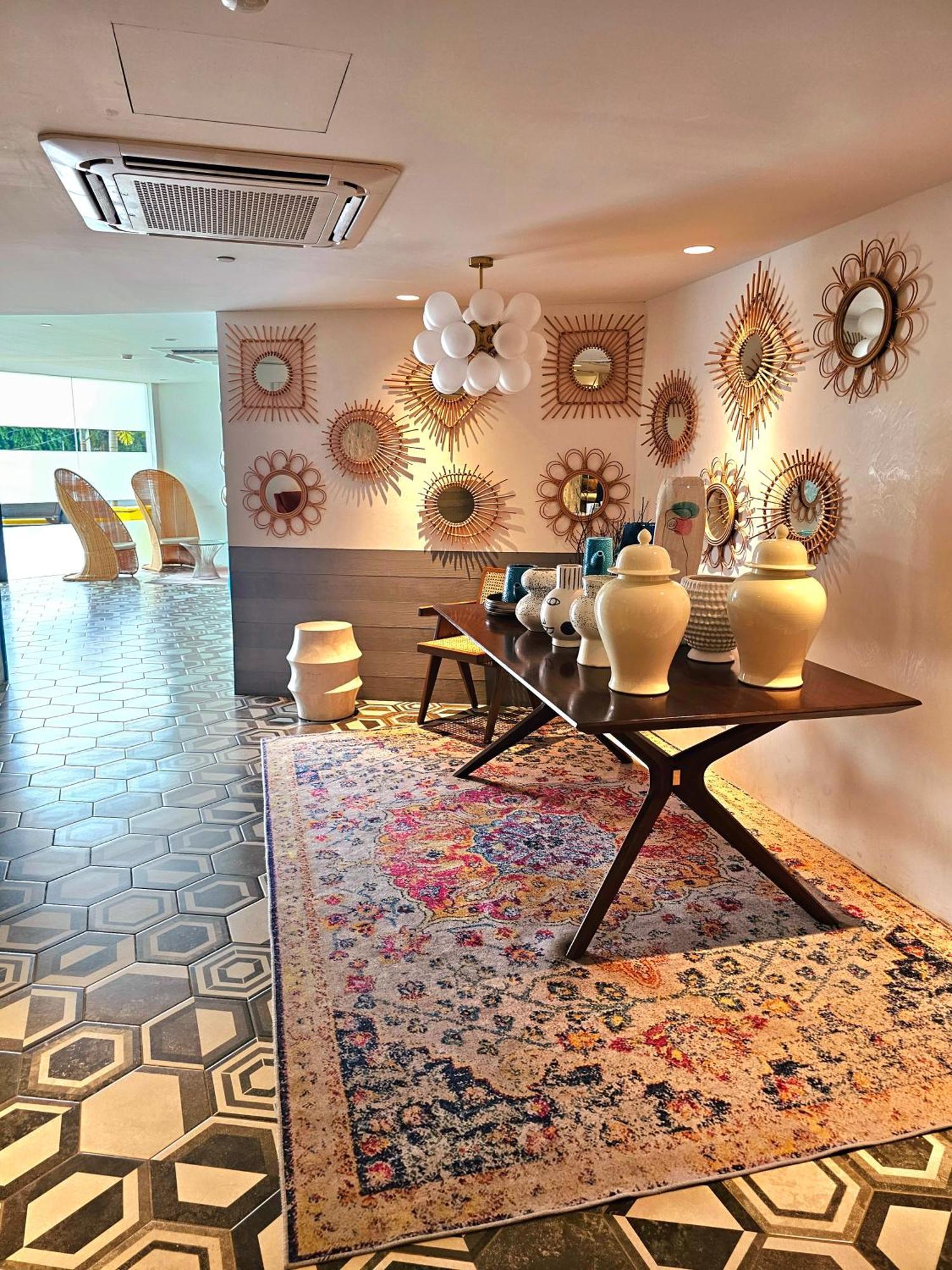 Acellyne'S Suites At The Residences At Commonwealth By Century Quezon City Zewnętrze zdjęcie
