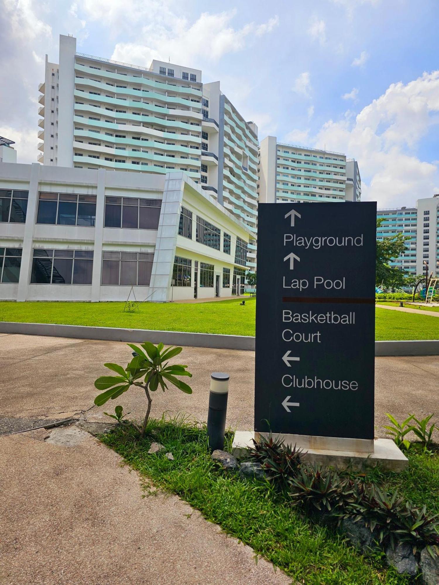 Acellyne'S Suites At The Residences At Commonwealth By Century Quezon City Zewnętrze zdjęcie