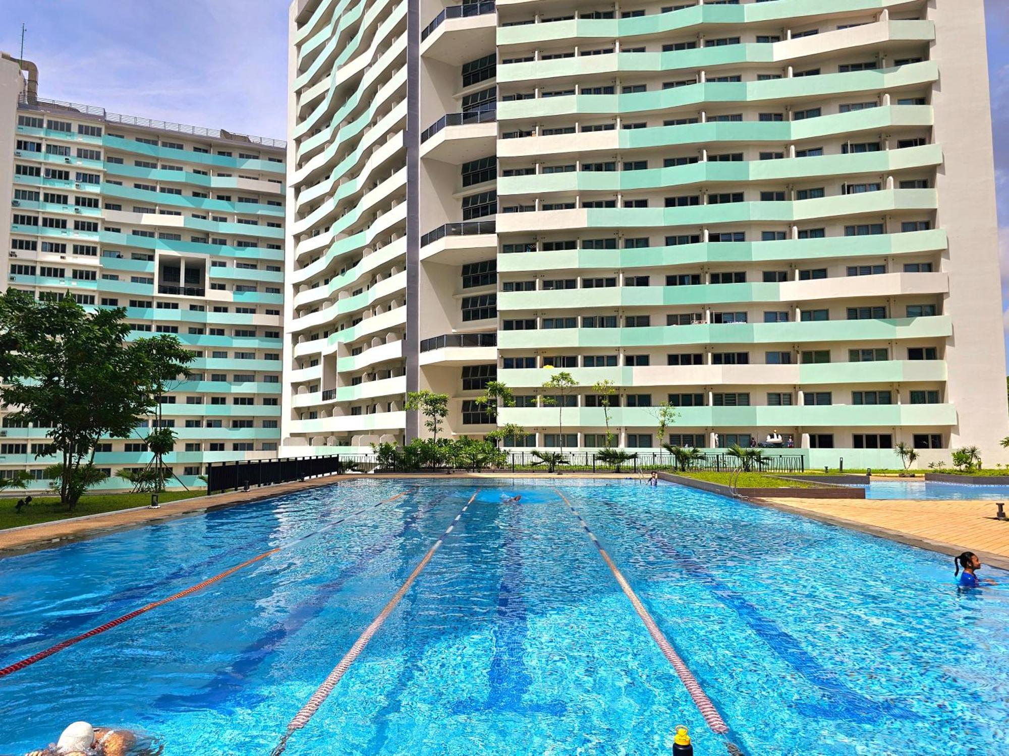 Acellyne'S Suites At The Residences At Commonwealth By Century Quezon City Zewnętrze zdjęcie