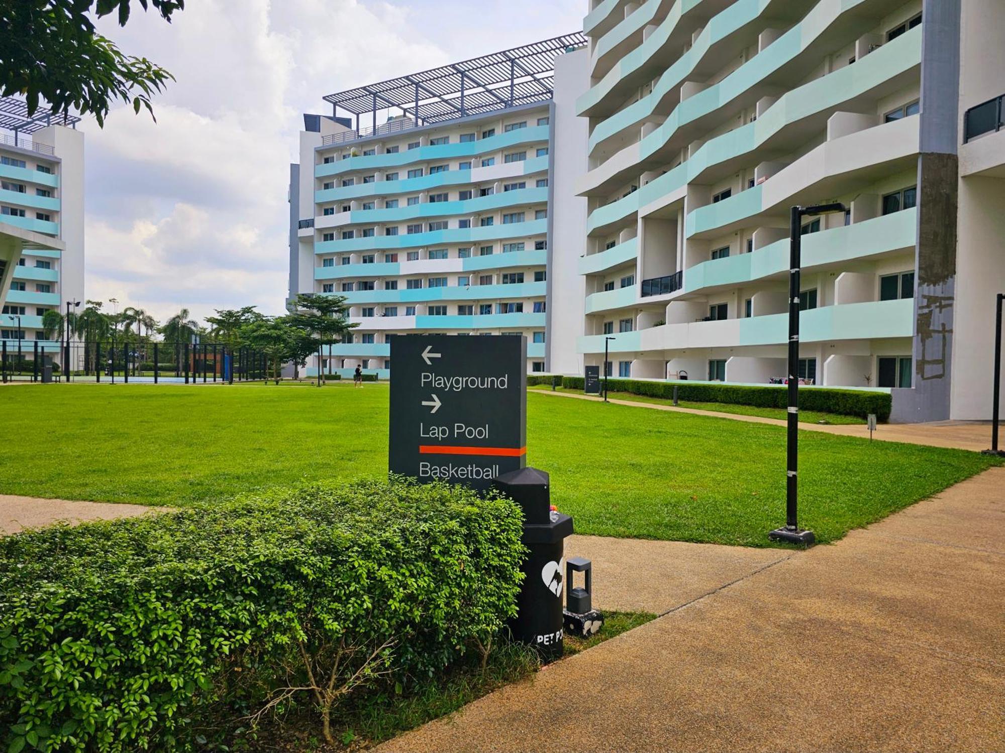 Acellyne'S Suites At The Residences At Commonwealth By Century Quezon City Zewnętrze zdjęcie