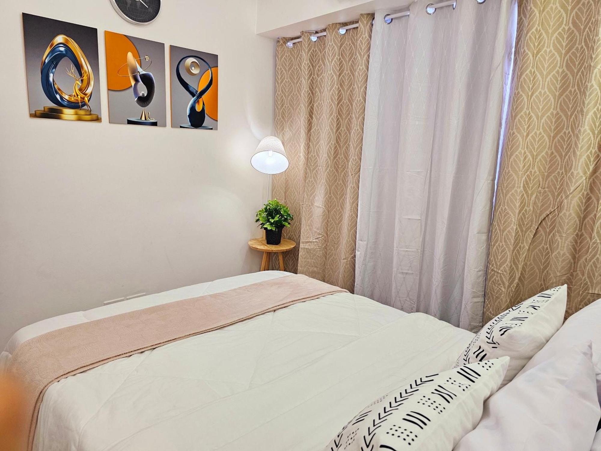Acellyne'S Suites At The Residences At Commonwealth By Century Quezon City Zewnętrze zdjęcie