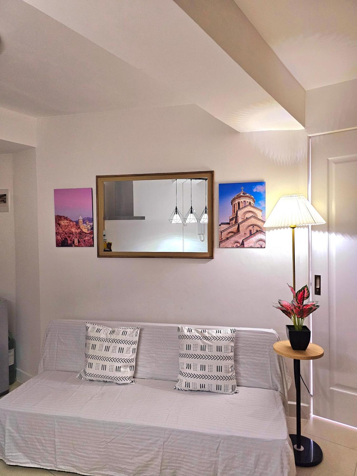 Acellyne'S Suites At The Residences At Commonwealth By Century Quezon City Zewnętrze zdjęcie