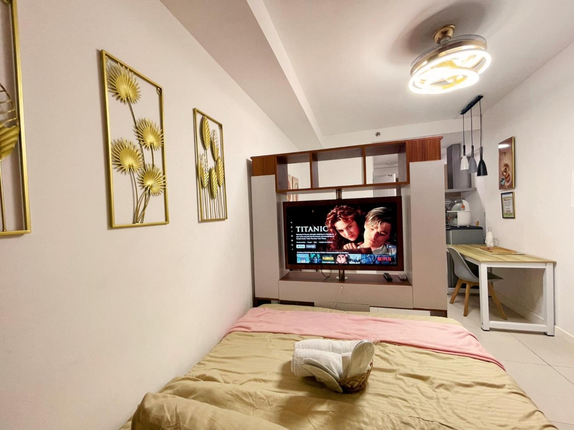 Acellyne'S Suites At The Residences At Commonwealth By Century Quezon City Pokój zdjęcie
