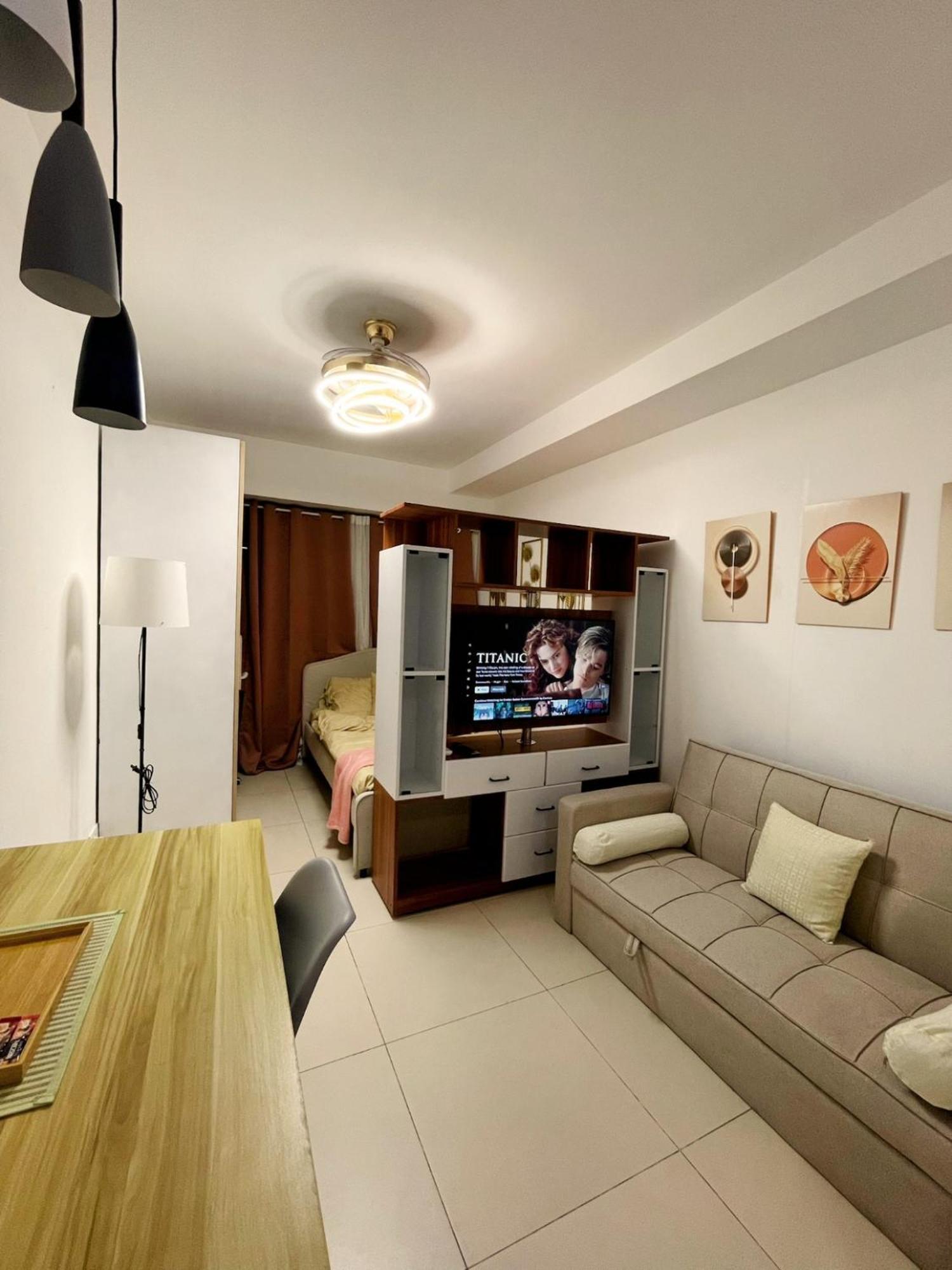 Acellyne'S Suites At The Residences At Commonwealth By Century Quezon City Pokój zdjęcie